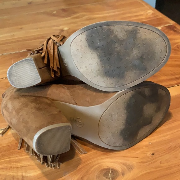 Suede Tan size 9 booties with fringe - Picture 5 of 5